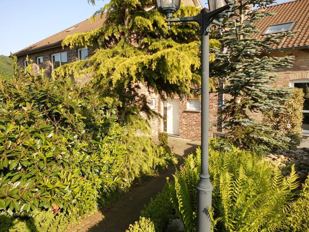 'T Gulpdal Hotel Voeren-Teuven Exteriör bild